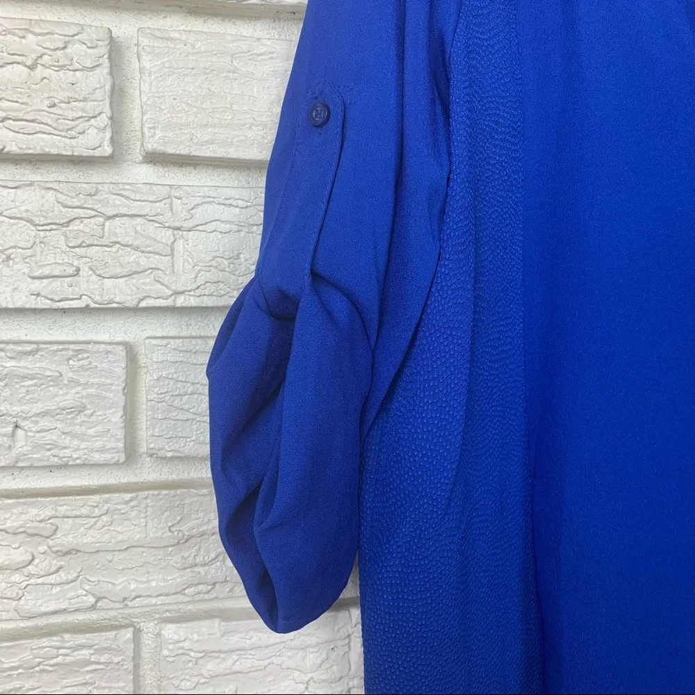 Calvin Klein Roll Tab Blouse V-Neckline Blue Size Large - Picture 4 of 7